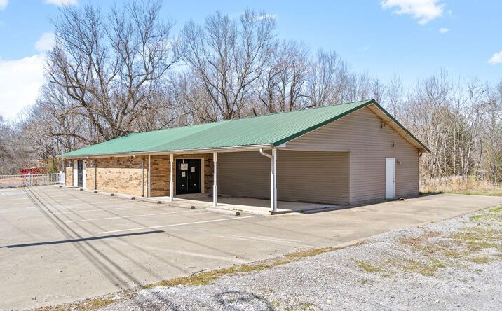 Pictures of Office property located at 1225 Spring St, Dover, TN 37058 for sales - image #1