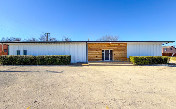 image of property at 3850 SOUTH FWY Fort Worth TX 76110-5537