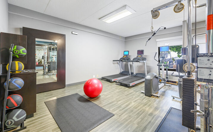 Pictures of Hospitality property located at 2454 Old Dorsett Rd, Maryland Heights, MO 63043 for sales - image #1