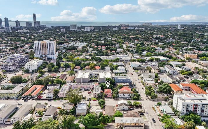 Pictures of Multifamily property located at 984 SW 6th St, Miami, FL 33130 for sales - image #1