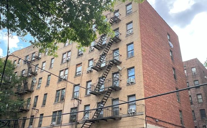 Pictures of Multifamily property located at 2700 Kingsbridge Terrace, New York City, NY 10463 for sales - image #1