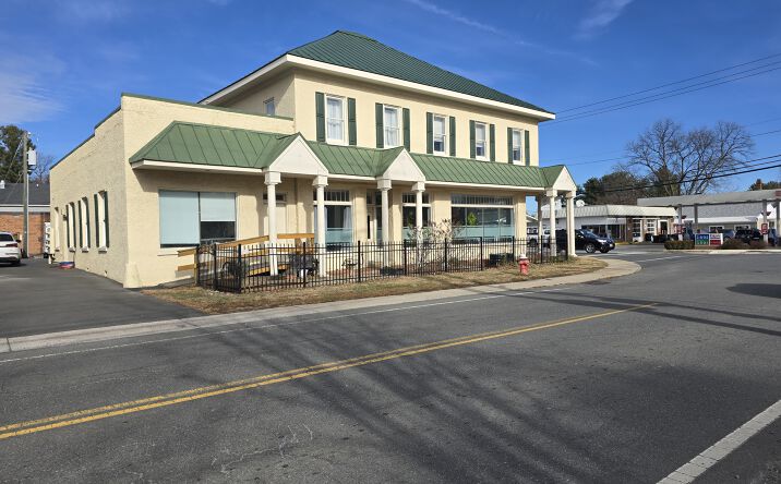 Pictures of Hospitality, Office, Retail property located at 1 W Loudoun St   Round Hill Va, null, VA 20141 for sales - image #1