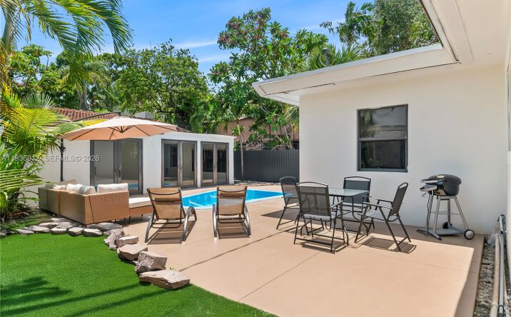 Pictures of Multifamily property located at 509 SE 19th St, Fort Lauderdale, FL 33316 for sales - image #1