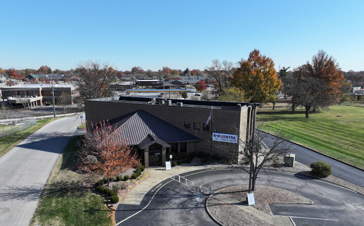 Pictures of Office, Retail property located at 710 Pillsbury Ln, New Albany, IN 47150 for sales - image #1
