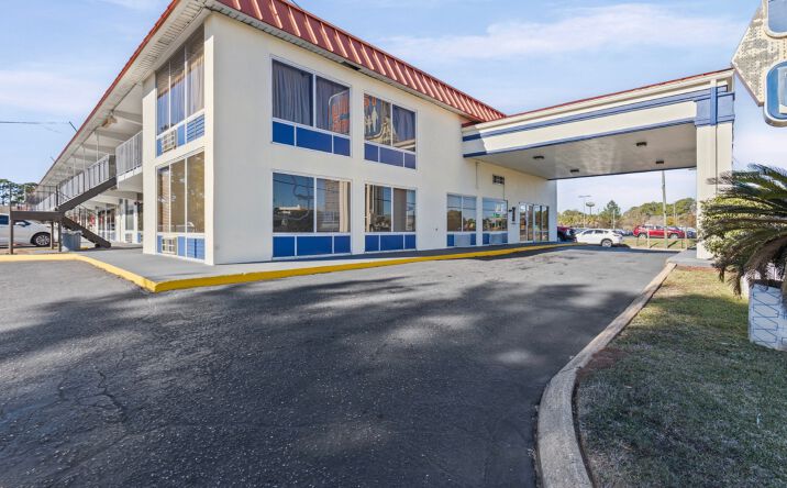Pictures of Hospitality property located at 900 West Interstate 65 Service Rd S, Mobile, AL 36609 for sales - image #1