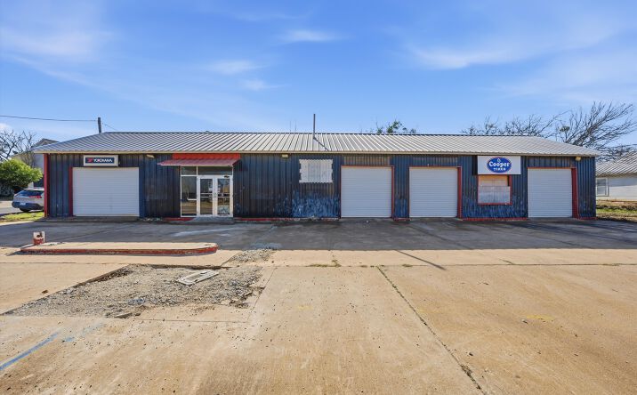 Pictures of Industrial, Office, Retail property located at 212 E Main St, Gatesville, TX 76528 for sales - image #1