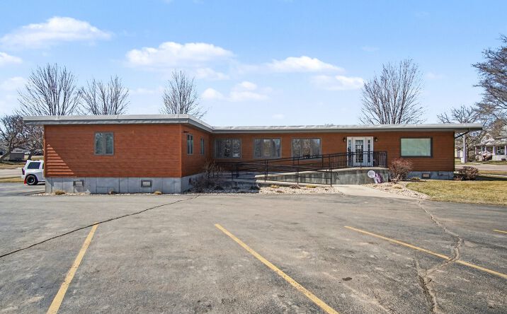 Pictures of Office property located at 502 2nd St NE, Madison, SD 57042 for sales - image #1
