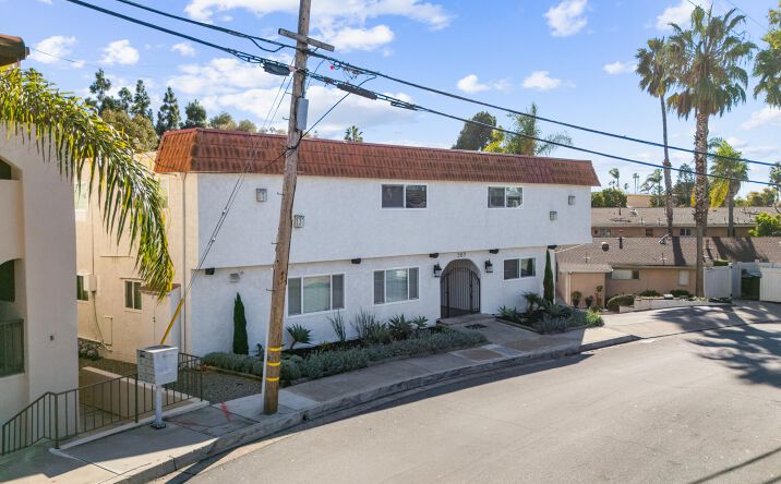 Pictures of Multifamily property located at 207 W Marquita, San Clemente, CA 92672 for sales - image #1