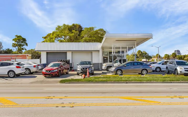 image of property at 2308 FOWLER ST Fort Myers FL 33901-5108