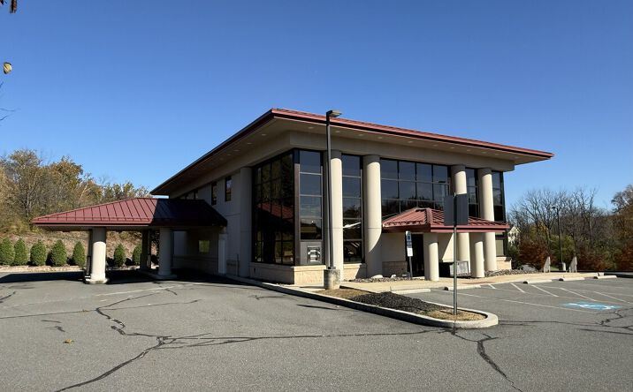 Pictures of Office property located at 1 Hearthstone Ct, Reading, PA 19606 for sales - image #1
