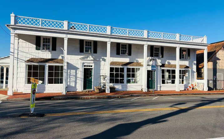 Pictures of Office property located at 1345 Old Northern Blvd, Roslyn, NY 11576 for sales - image #1