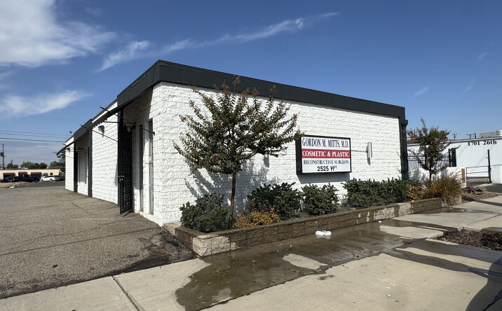 Pictures of Office property located at 2525 H St, Bakersfield, CA 93301 for sales - image #1