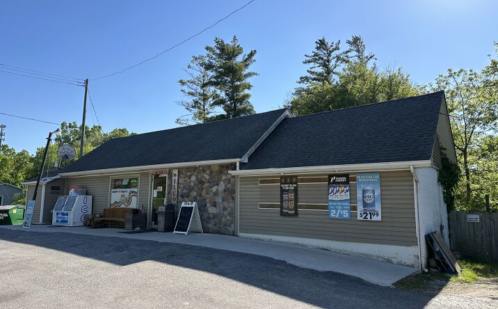 Pictures of Mixed Use, Retail property located at 5009 N Lapeer Rd, Columbiaville, MI 48421 for sales - image #1