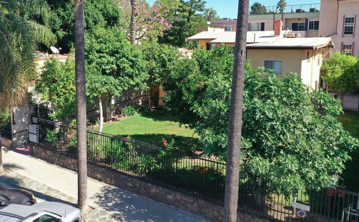 Pictures of Multifamily property located at 2000 Argyle Ave, Los Angeles, CA 90068 for sales - image #1