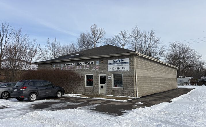 Pictures of Industrial, Retail property located at 225 Northfield Rd, Bedford, OH 44146 for sales - image #1