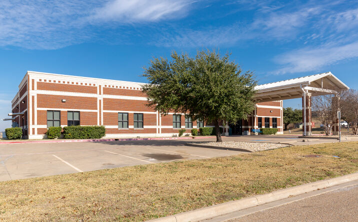 Pictures of Office, Retail property located at 1507 Hillview Dr, Hillsboro, TX 76645 for sales - image #1