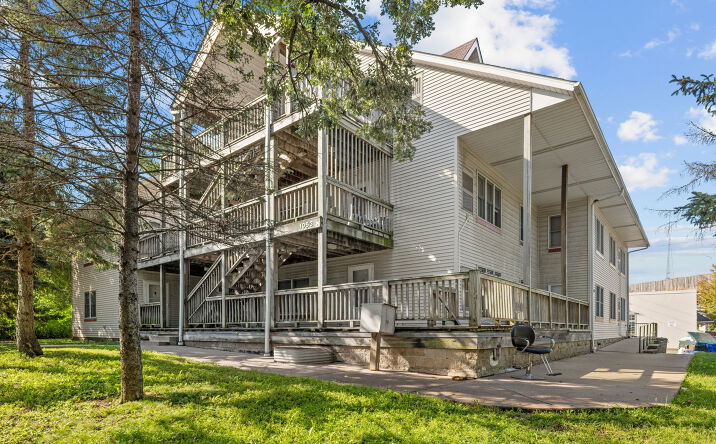 Pictures of Multifamily property located at 1053 Cromwell Ave, Saint Paul, MN 55114 for sales - image #1