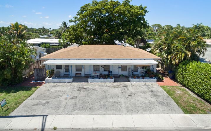 Pictures of Multifamily property located at 1933 NE 26th Dr, Wilton Manors, FL 33306 for sales - image #1