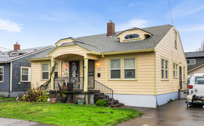 Pictures of Multifamily property located at 3126 SE 20th Ave, Portland, OR 97202 for sales - image #1