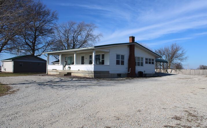 Pictures of Business for Sale, Mixed Use, Multifamily property located at 1302 N 2200 East Rd, Shelbyville, IL 62565 for sales - image #1