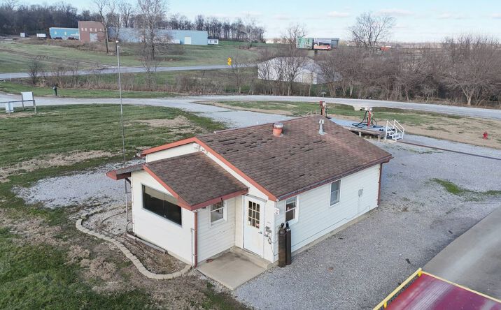 Pictures of Office property located at 12258 Hwy 1, Mt. Carmel, IL 62863 for sales - image #1