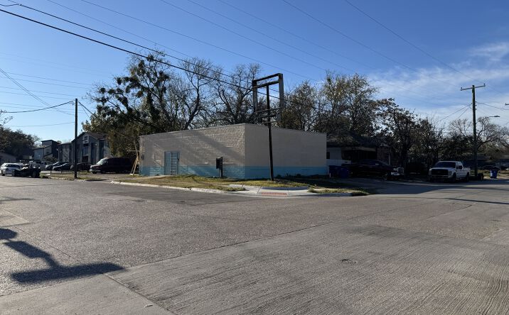 Pictures of Office, Retail property located at 2023 J B Jackson Jr Blvd, Dallas, TX 75210 for sales - image #1