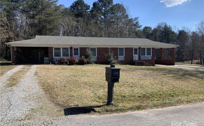Pictures of Multifamily property located at 2706 & 2708 Harwell St, Claremont, NC 28610 for sales - image #1