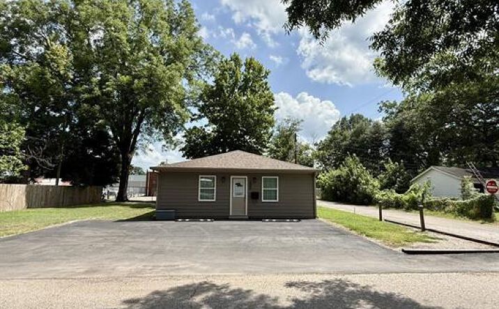 Pictures of Office, Retail property located at 107 W Latta Ln, Somerville, TN 38068 for sales - image #1