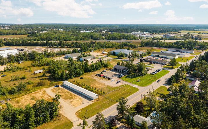 Pictures of Retail property located at 936 N Otsego Lake Dr, Gaylord, MI 49735 for sales - image #1