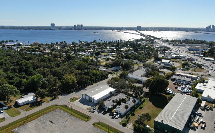 Pictures of Multifamily property located at 40 Willis Rd, North Fort Myers, FL 33917 for sales - image #1