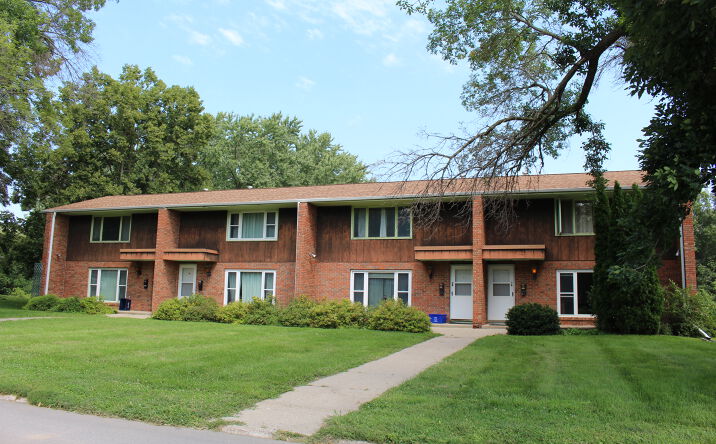 Pictures of Multifamily property located at 802 Valley View Dr, Ida Grove, IA 51445 for sales - image #1