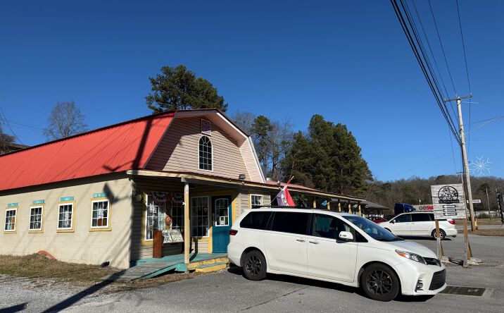 Pictures of Retail property located at 8719 Hixson Pike, Lakesite, TN 37343 for sales - image #1