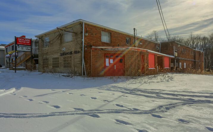 Pictures of Hospitality, Multifamily, Retail property located at 225 Moon Clinton Rd, Coraopolis, PA 15108 for sales - image #1