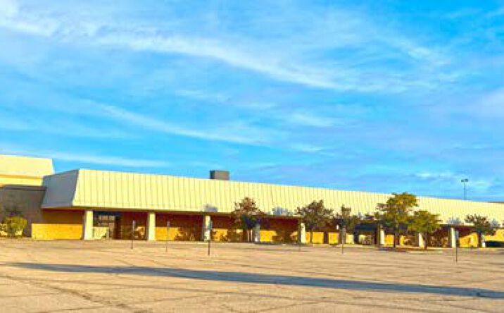 Pictures of Retail property located at 2 Woodfield Mall, Schaumburg, IL 60173 for sales - image #1