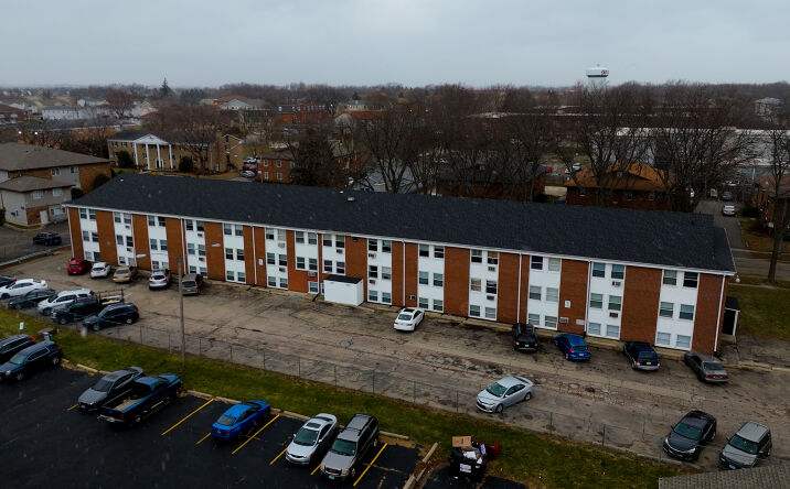 Pictures of Multifamily property located at 810 Kimberly Dr, DeKalb, IL 60115 for sales - image #1