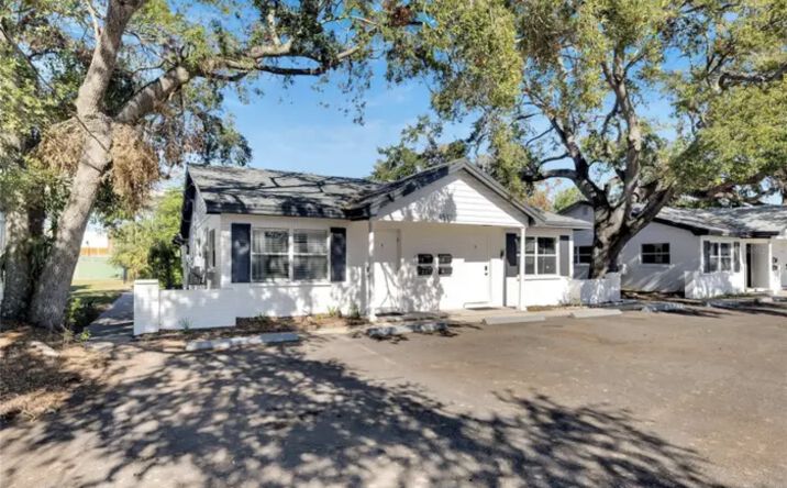 Pictures of Multifamily property located at 4511 - 4513  W McElroy Ave, Tampa, FL 33611 for sales - image #1