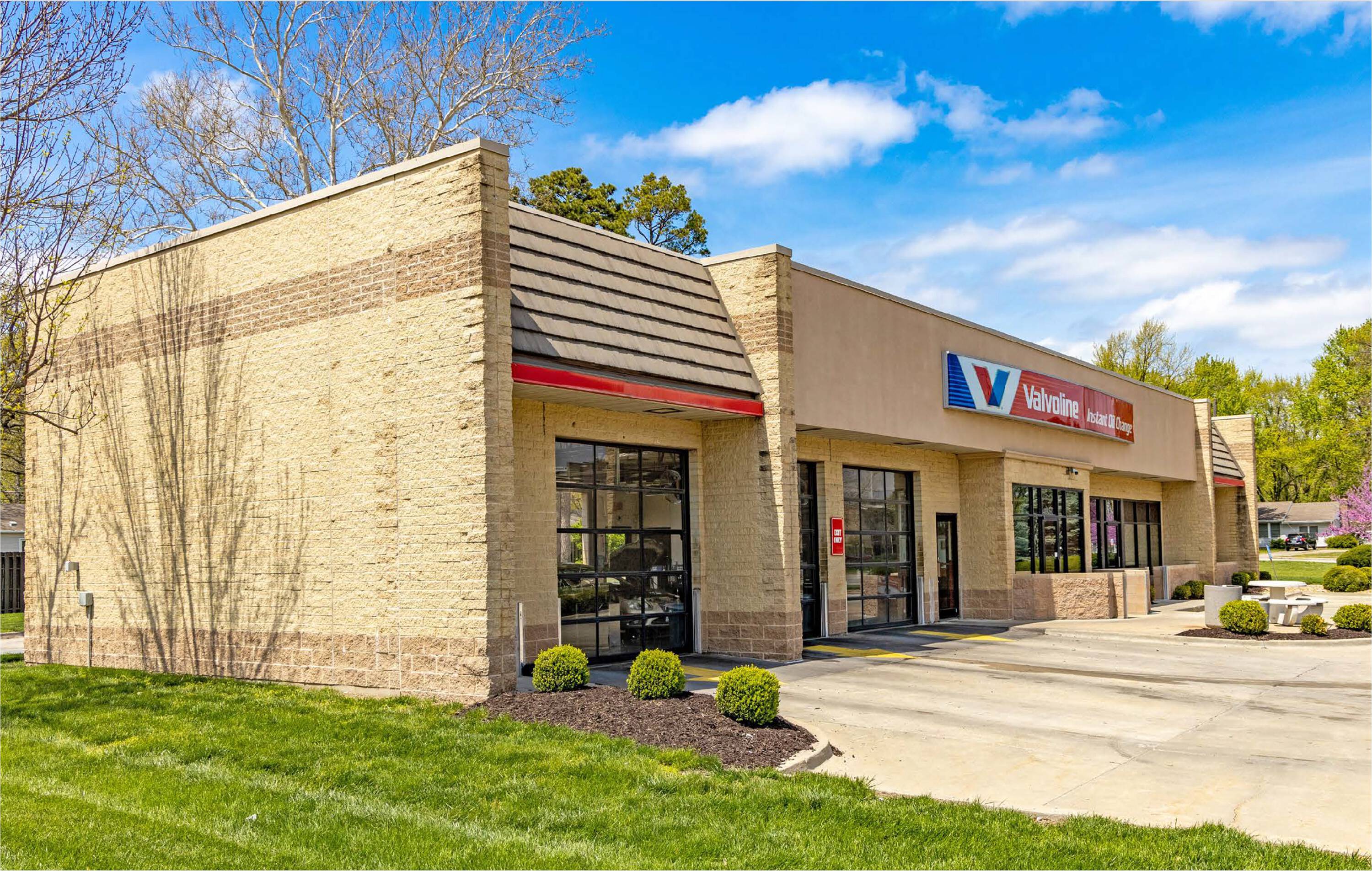 10150 Wornall Rd, Kansas City, MO 64114