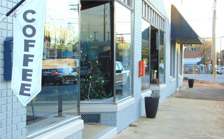 Pictures of Mixed Use, Retail property located at 1208 N Wood Ave, Florence, AL 35630 for sales - image #1