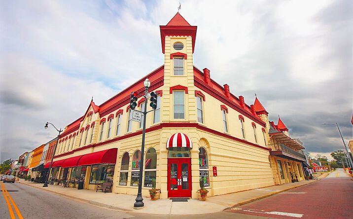 Pictures of Hospitality, Retail property located at 1110 Caldwell St, Newberry, SC 29108 for sales - image #1