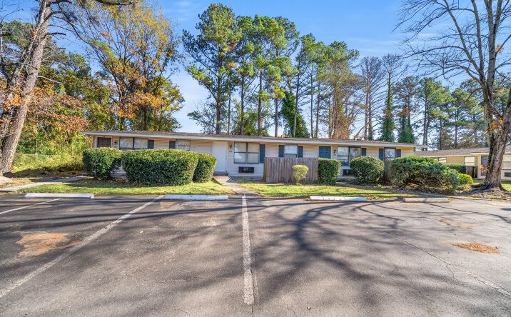 Pictures of Multifamily property located at 1850 Apple Valley Dr, Augusta, GA 30906 for sales - image #1