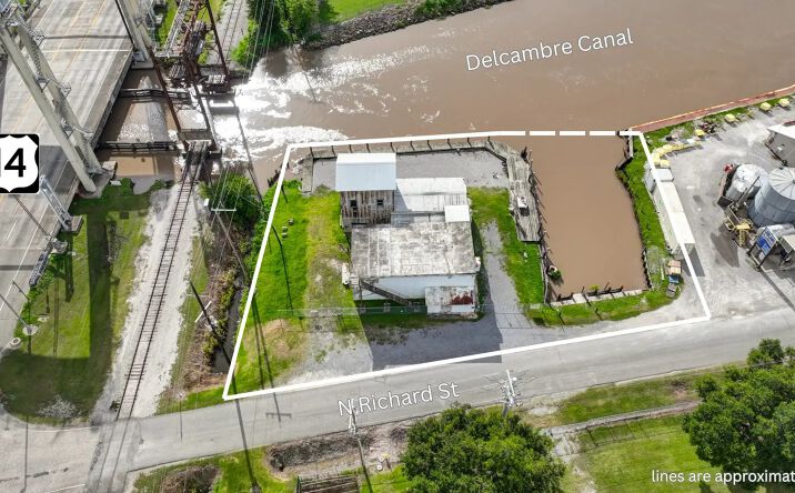 Pictures of Retail, Land property located at 218 N Richard St, Delcambre, LA 70528 for sales - image #1