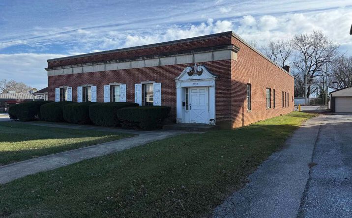Pictures of Retail property located at 2100 W Market St, York, PA 17404 for sales - image #1