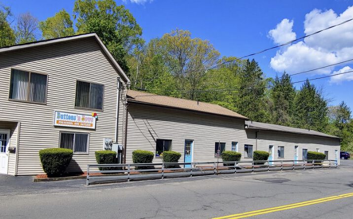 Pictures of Retail property located at 982 Rubber Ave, Naugatuck, CT 06770 for sales - image #1