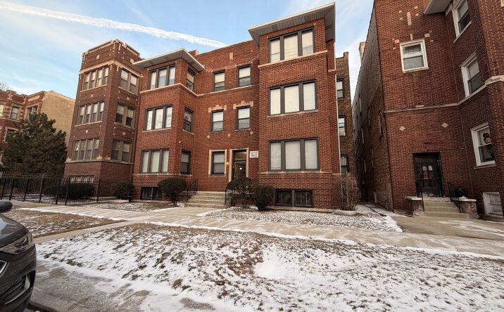 Pictures of Multifamily property located at 6823-25 S RIDGELAND Avenue, Chicago, IL 60649 for sales - image #1
