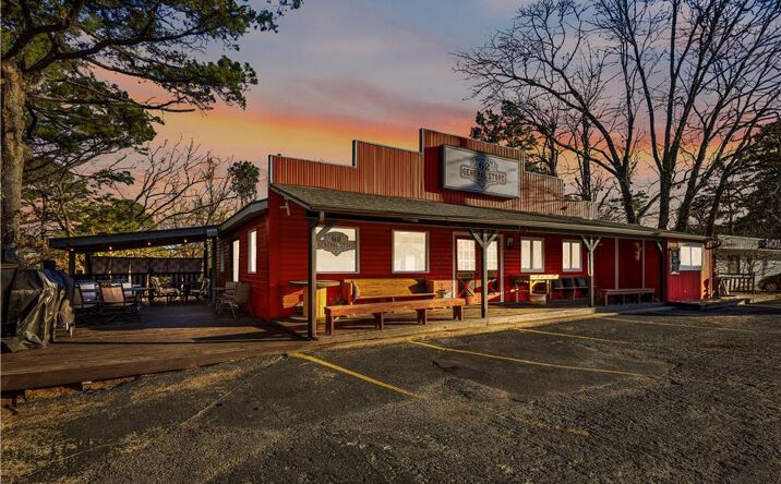 Pictures of Retail property located at 2080 East Van Buren, Eureka Springs, AR 72632 for sales - image #1