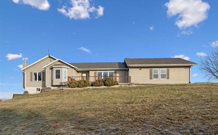 Pictures of Land property located at 1985 168th St, Marengo, IA 52301 for sales - image #1