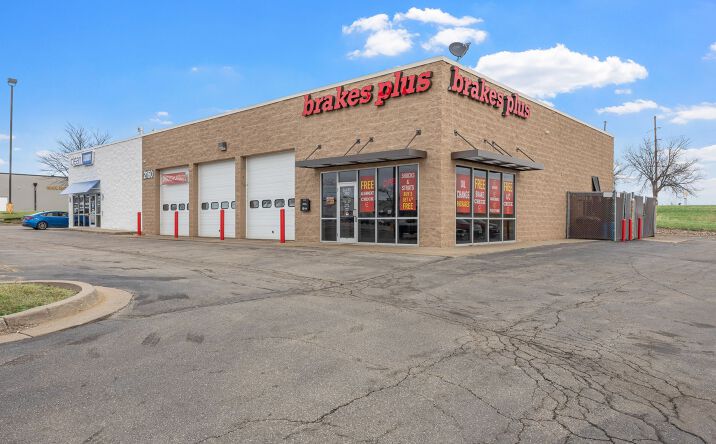 Pictures of Retail property located at 2160 Edgewood Rd SW, Cedar Rapids, IA 52404 for sales - image #1