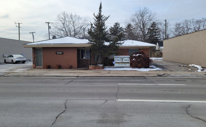 Pictures of Office, Retail property located at 15357 Farmington Rd, Livonia, MI 48154 for sales - image #1