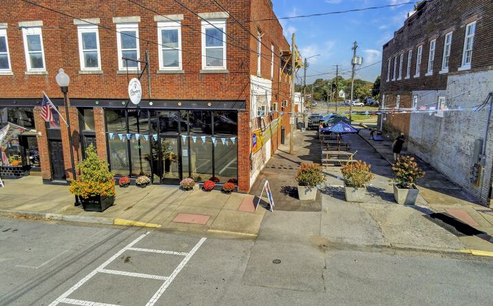 Pictures of Mixed Use property located at 105 Broadway St, Cave City, KY 42127 for sales - image #1