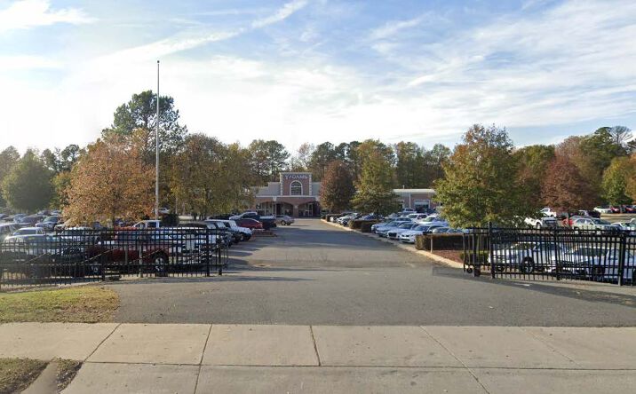 Pictures of Retail property located at 6027 N Tryon St, Charlotte, NC 28213 for sales - image #1